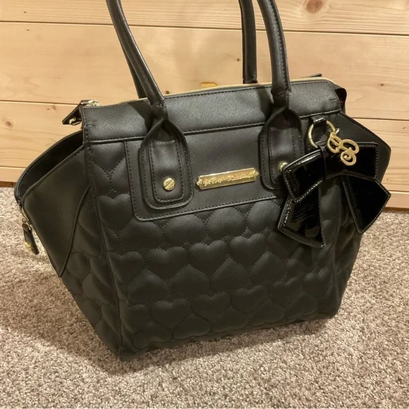 Betsey Johnson Large Tote Satchel Purse Bag, quilted hearts, black, EUC - Picture 5 of 5